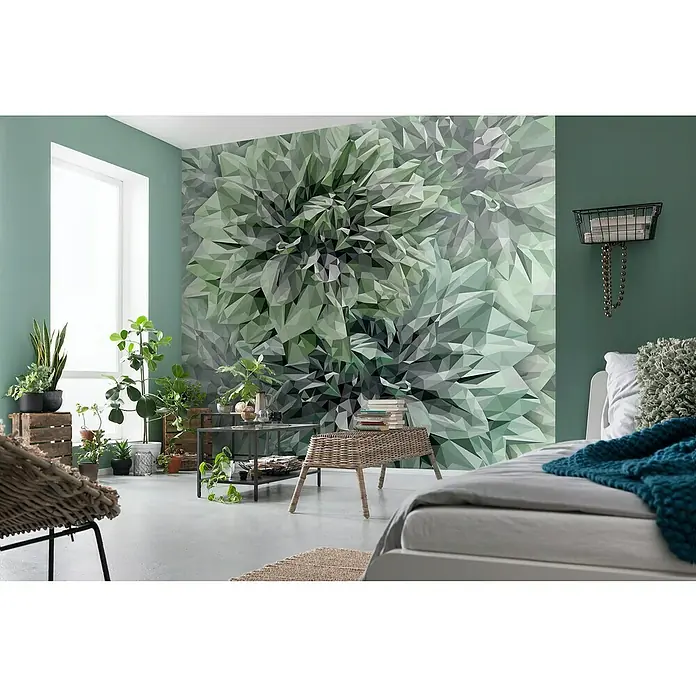 Komar Ink Fototapete Emerald Flowers - 6 -tlg., B x H: 300 x 280 cm, Vlies - Ein Schlafzimmer mit einer Wandtapete mit geometrischen Blumenmustern in Grün- und Grautönen, die eine moderne und ruhige Atmosphäre schafft.
