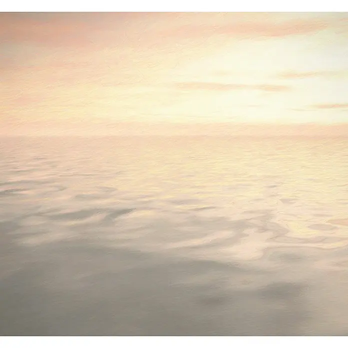 Komar Ink Fototapete Fernweh6 -tlg., B x H: 300 x 280 cm, Vlies - Ruhige See bei Sonnenaufgang, sanfte Wellen, die die friedliche Atmosphäre verstärken. Ein idyllischer Anblick von Himmel und Wasser im goldenen Licht.