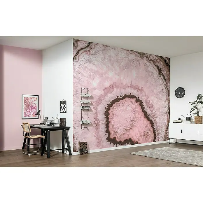 Komar Ink Fototapete Geode6 -tlg., B x H: 300 x 280 cm, Vlies - Wandgestaltung mit einer auffälligen rosa Quarz-Tapete, die dem Raum eine moderne und künstlerische Note verleiht.