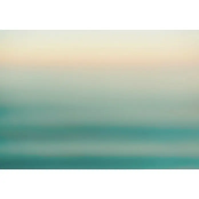 Komar Ink Fototapete Ocean Sense - 8 -tlg., B x H: 400 x 280 cm, Vlies - Verschwommener Hintergrund mit Farbverläufen von Beige über Türkis bis hin zu tiefem Blaugrün, ideal für Webdesign oder Präsentationen.