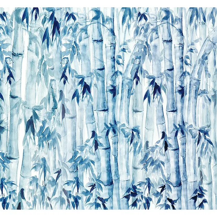 Komar Raw Fototapete Bamboos - 3 -tlg., B x H: 300 x 280 cm, Vlies - Das Bild zeigt ein blaues Bambusmuster, das eine ruhige und natürliche Ästhetik erzeugt. Ideal für Dekoration und Design.