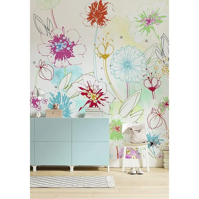 Komar Home Fototapete Joyful - 4 -tlg., B x H: 200 x 250 cm, Vlies - Das blaue Sideboard mit weißem Rahmen bietet Stauraum und passt perfekt zum floralen Hintergrund. Ideal für ein stilvolles Zuhause.