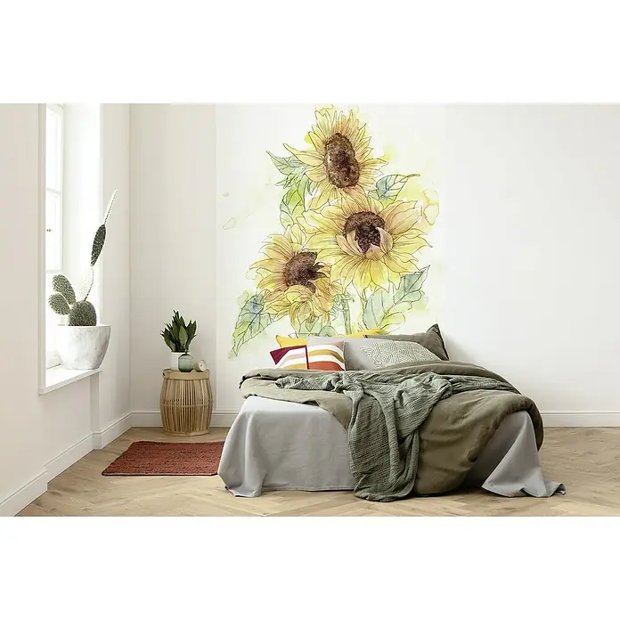 Komar Home Fototapete Griasol - 4 -tlg., B x H: 200 x 250 cm, Vlies - Schlafzimmer mit einem Bett mit Kissen und Tagesdecke und einer Sonnenblumen Wanddekoration.