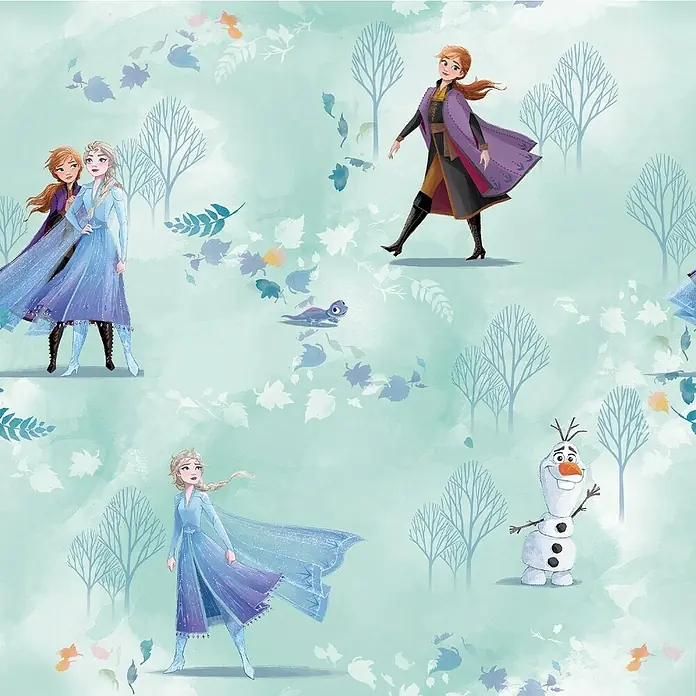 Komar Frozen Vliestapete Fresh BreezeMehrfarbig, Grafisch, 10,05 x 0,53 m - Ein bezauberndes 'Frozen'-Design mit Anna, Elsa und Olaf, umgeben von fallenden Blättern und Winterbäumen auf einem hellen, aquarellartigen Hintergrund.