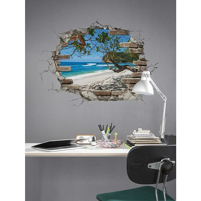 Komar Dekosticker Break Out - 1 -tlg., 70 x 50 cm - Wandtattoo mit einem 3D-Effekt, der eine durchbrochene Ziegelmauer mit Blick auf einen tropischen Strand zeigt, ideal für eine entspannende Raumatmosphäre.