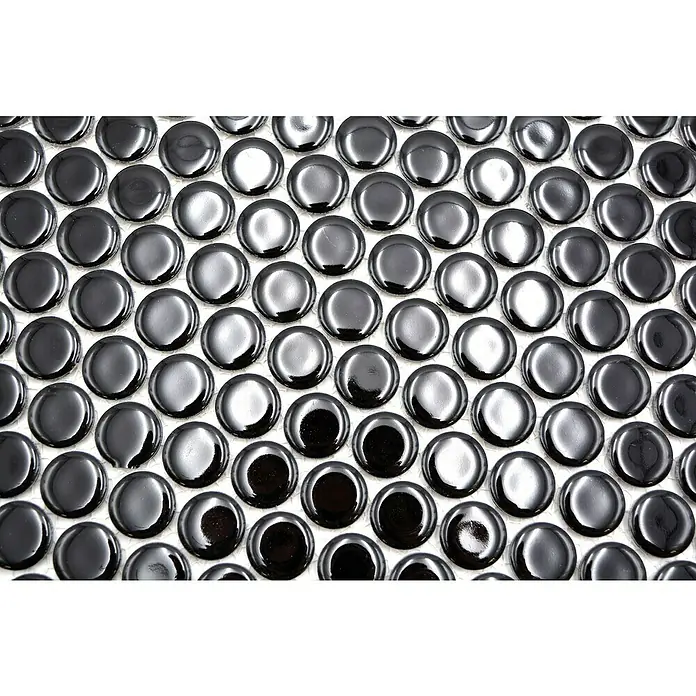 Mosaikfliese Knopf Uni 890N - 30,5 x 32 cm, Schwarz, Glänzend - Nahaufnahme von glänzenden, schwarzen Mosaikfliesen, die ein dichtes, kreisförmiges Muster auf einer weißen Oberfläche bilden.