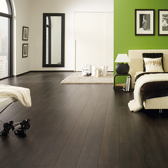 Коричневые стены в интерьере. Коричневый паркет в интерьере. Сочетание цвета пола и дверей. Сочетание пола и стен. Сочетание цветов пола и стен в интерьере.